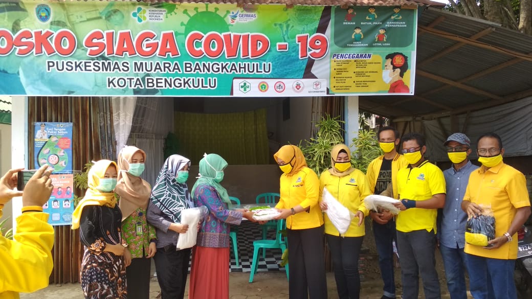 DPD Golkar Kota Bengkulu Bagikan APD