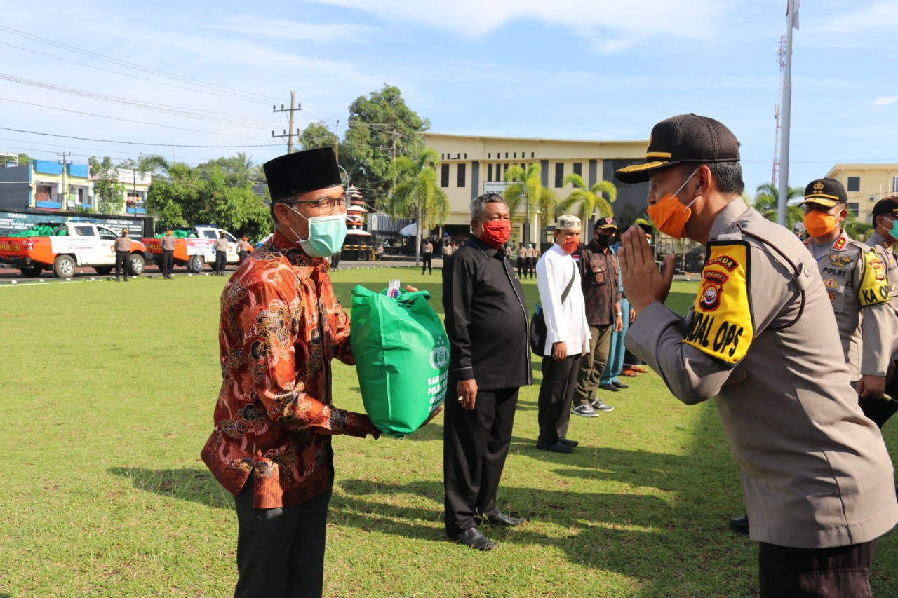 Polda Bengkulu Berikan 1.500 Paket Sembako