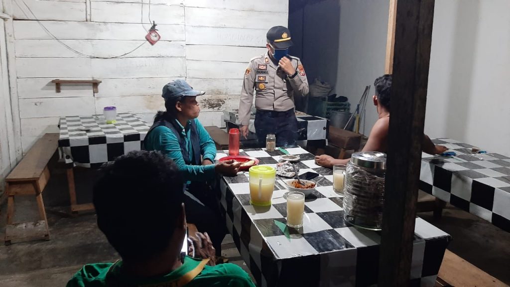 Masih Kumpul di Tengah Wabah Covid-19, Polsek Gading Bubarkan Kerumunan Warga di Kedai Tuak