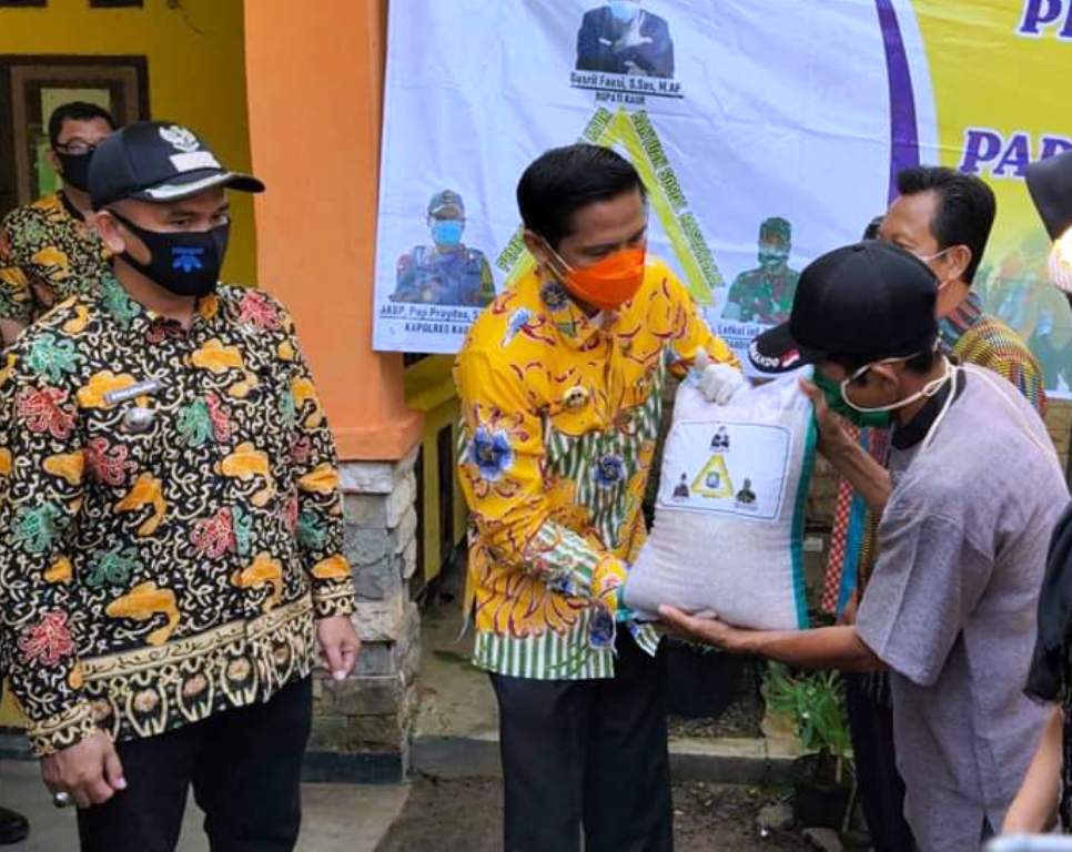 Jangan Ribut dan Tumpang Tindih, Gusril Salurkan Bantuan Covid-19