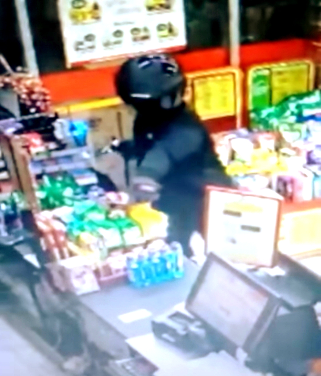 Perampokan di Minimarket Simpang Bumi Ayu Terekam CCTV