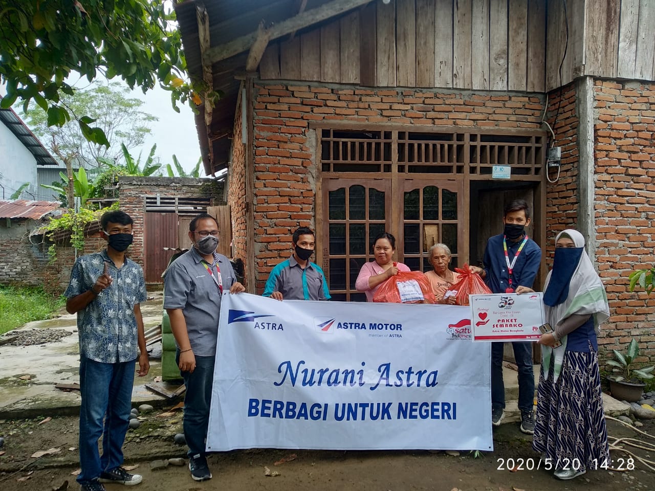 Nurani Astra Bagikan 170 Paket Sembako kepada Masyarakat Bengkulu