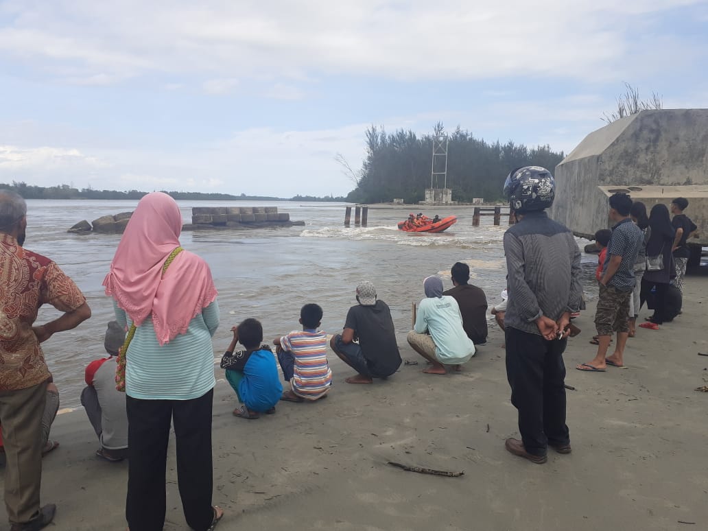 Berenang di Pantai Kualo, 4 Orang Bocah Terseret Arus, 1 Tenggelam