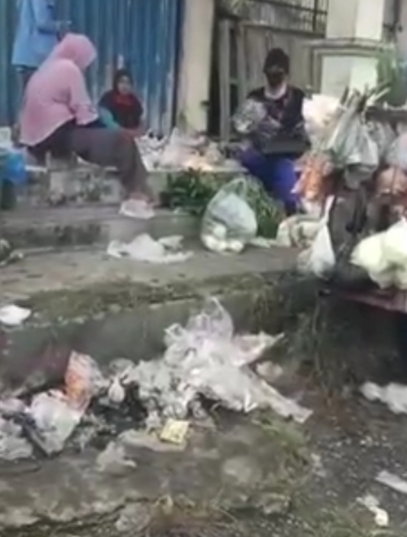 Sampah Tukang Sayur Berserakan