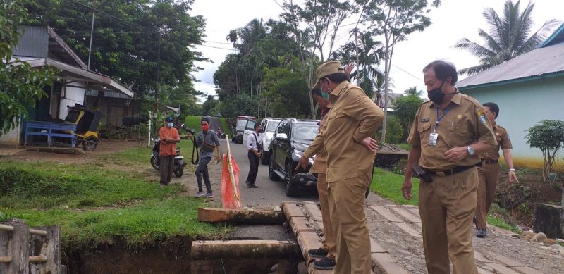 Bupati BU Tinjau Lokasi Jalan Amblas