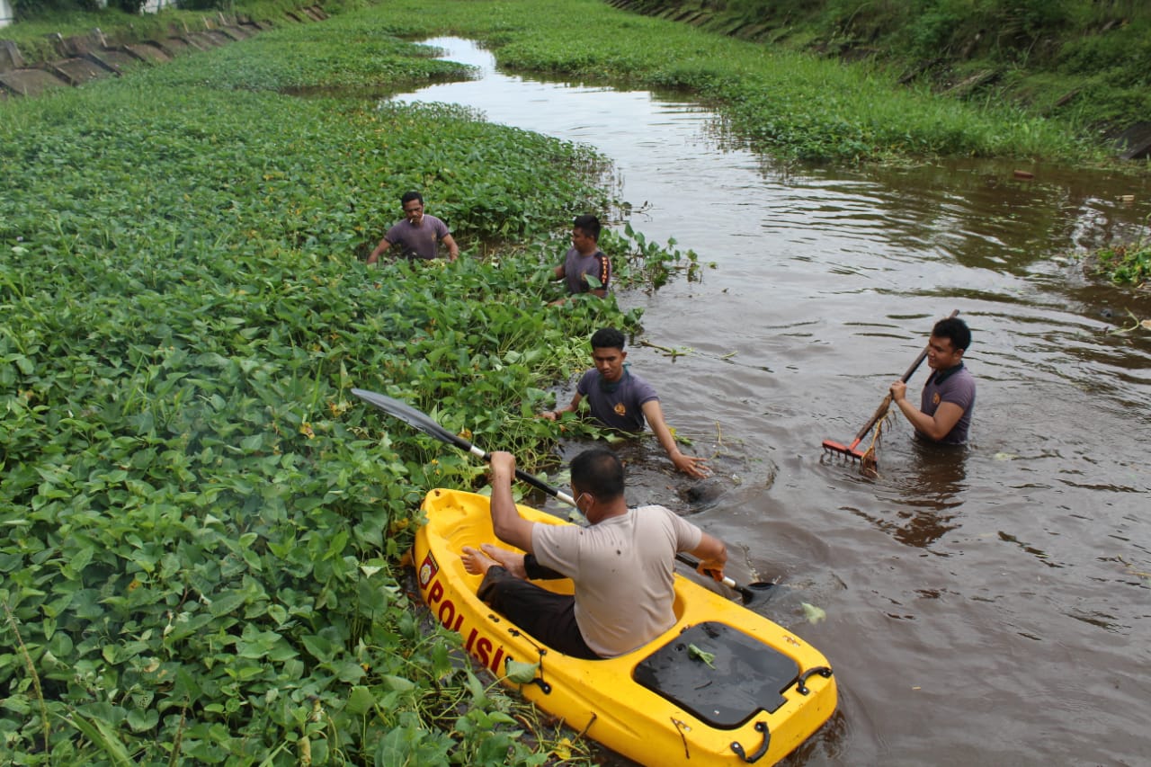 Polres Mukomuko Gotong Royong Antisipasi Banjir Musiman