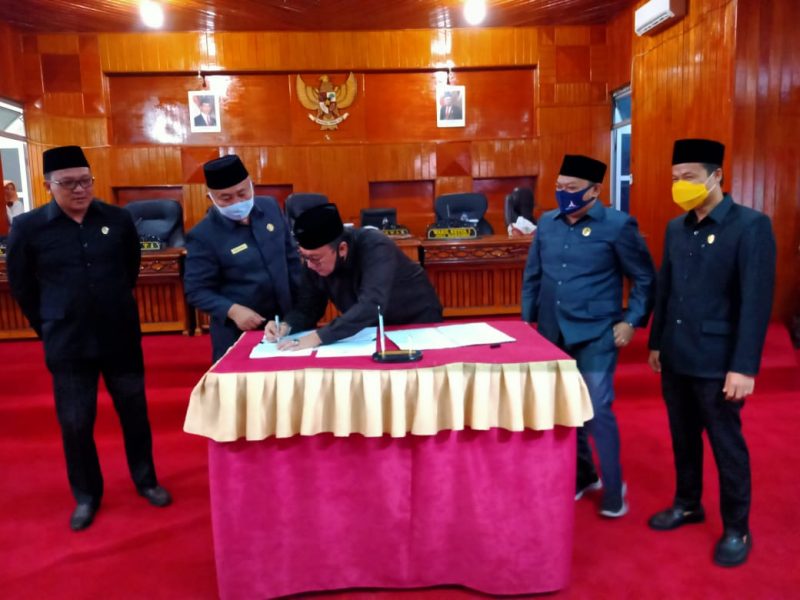 DPRD Desak Bupati Kembalikan Jabatan. Barli: Kami Akan Surati Mendagri