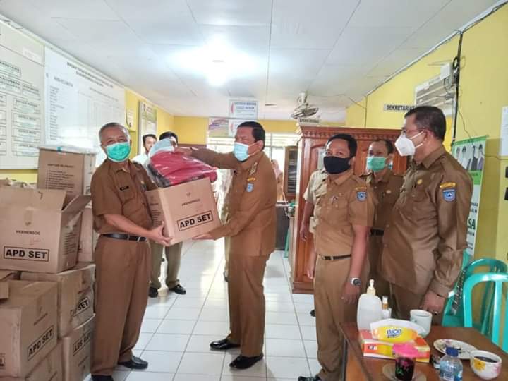 Bupati BU Serahkan Bantuan APD