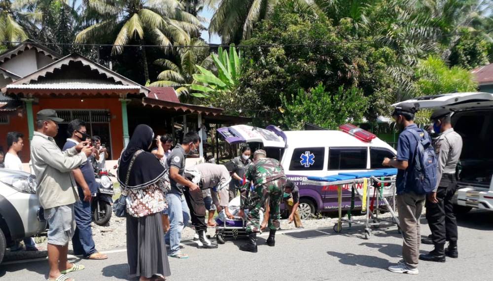 Bawa Jenazah PNS, Ambulance Terperosok