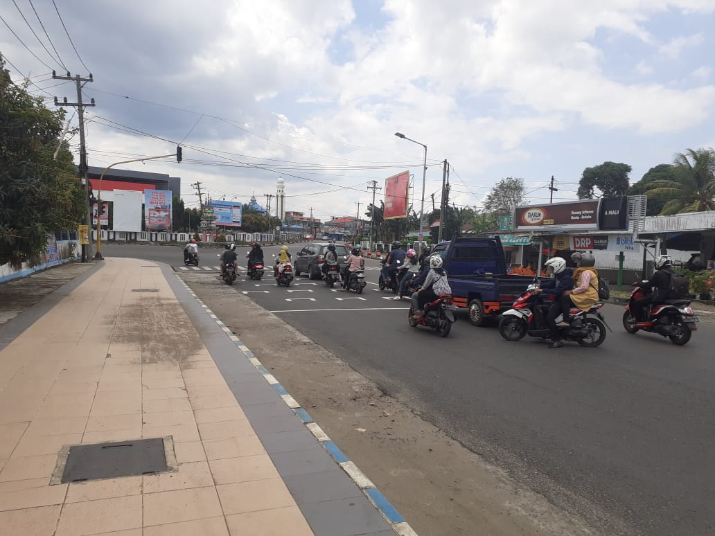 Pengendara Roda Dua Diminta Patuhi Stop Line Berjarak di Lampu Merah