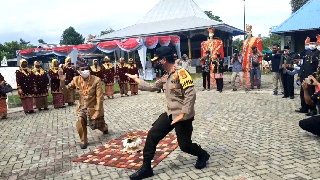Kapolda Adu Silat dengan Ketua BMA Provinsi Bengkulu