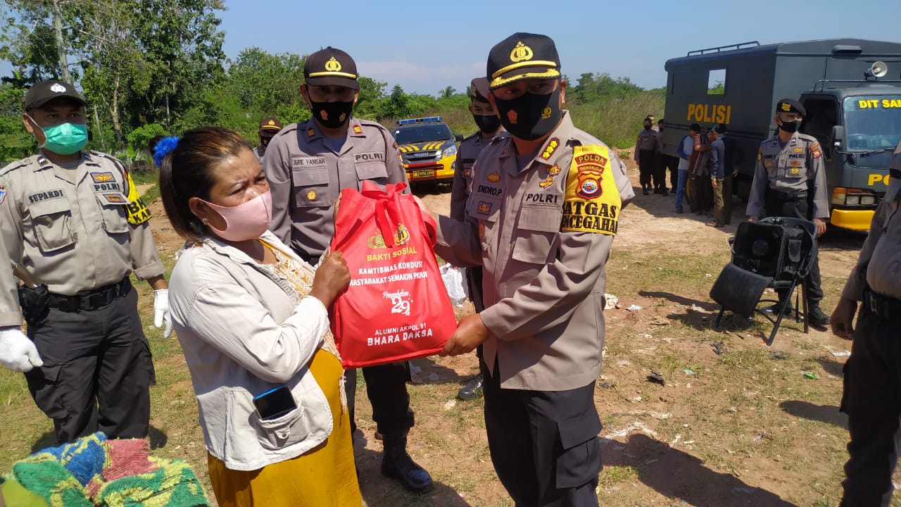 Alumni Akpol Bagikan Sembako di TPA Air Sebakul Kota Bengkulu