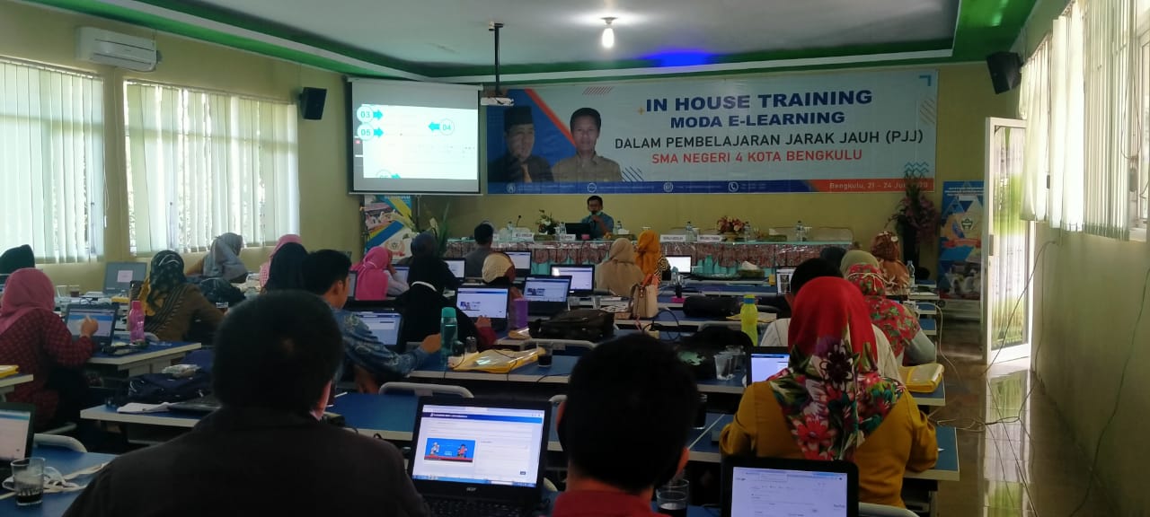 SMAN 4 Gelar IHT Moda E-learning PJJ