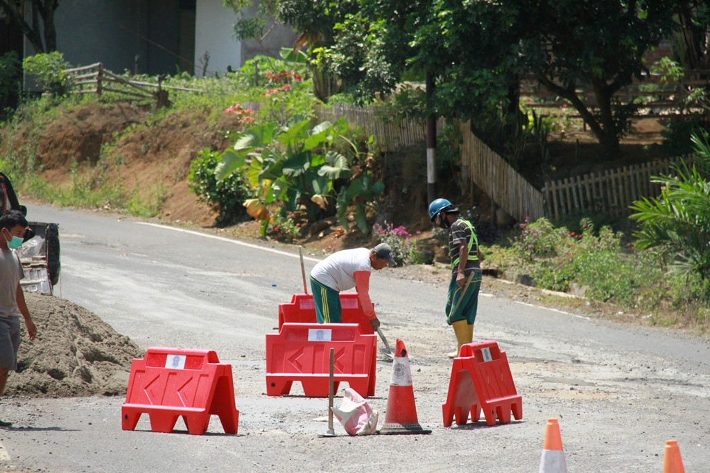 FKPD Lebong Tambal Jalan Berlubang