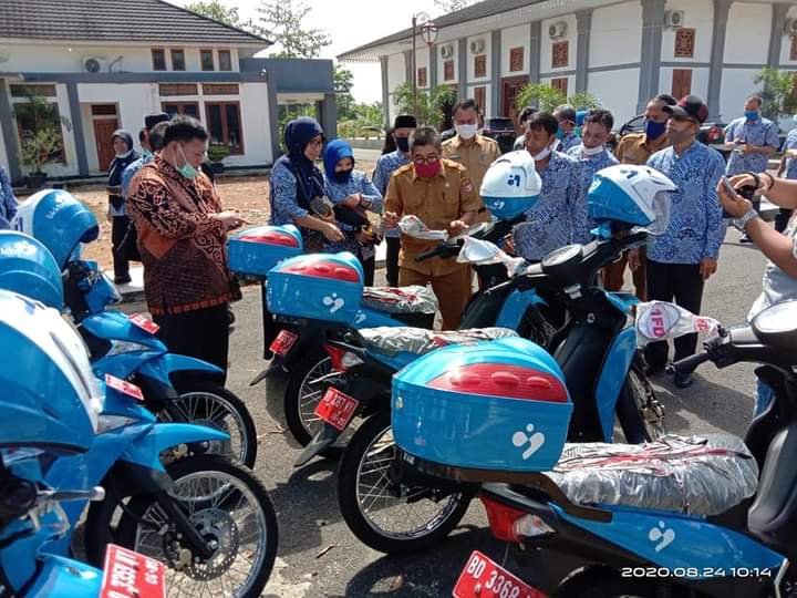 Penyuluh KB di Mukomuko Diberi Motor Baru