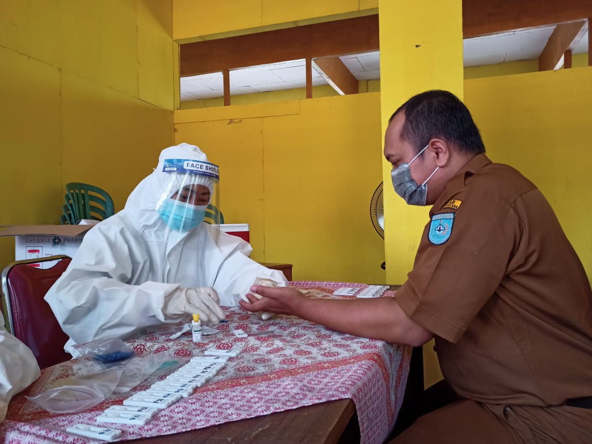 Pegawai Sekantor Pasien Covid-19 di Kabupaten Bengkulu Utara Jalani Rapid Test