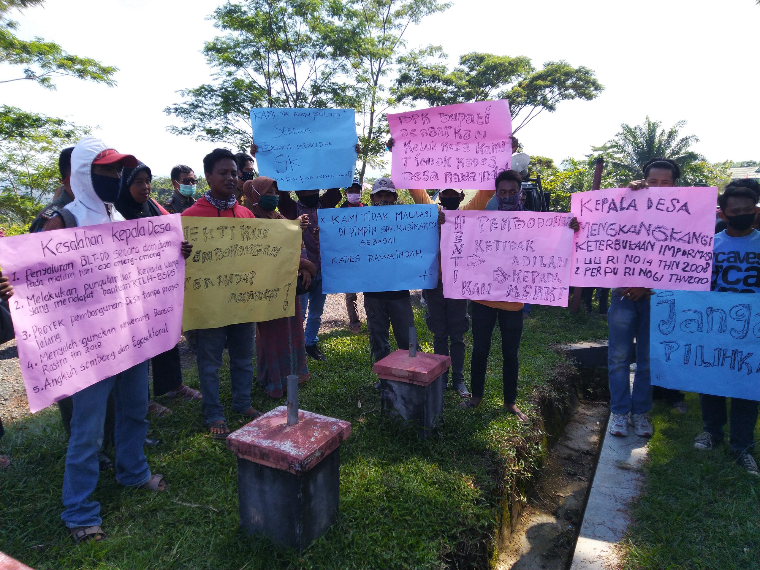 Warga Rawa Indah Seluma Tuntut Kades-nya Mundur