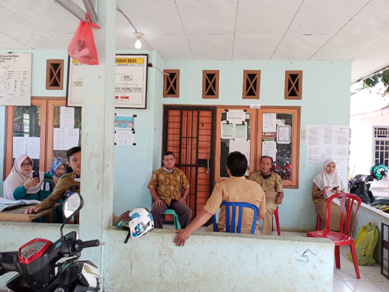 Tolak Pjs Kades, Warga Desa Padang Lebar Pino, Gembok Kantor Desa