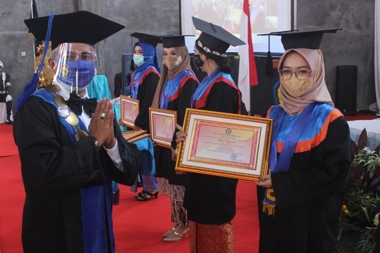 514 Mahasiwa Unihaz Diwisuda