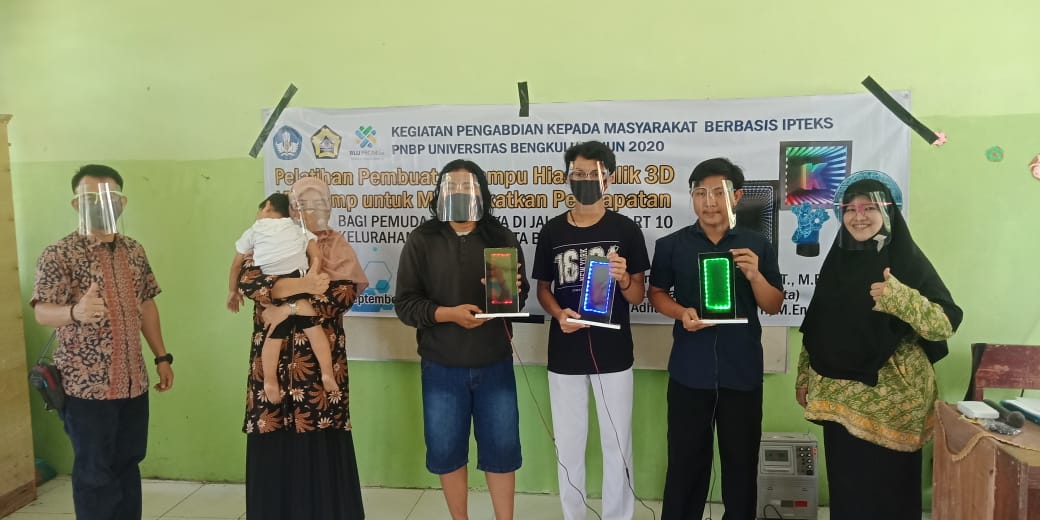 Tim Pengabdian Masyarakat Fakultas Tehnik UNIB Latih Tuna Karya Buat Lampu Akrilik 3D