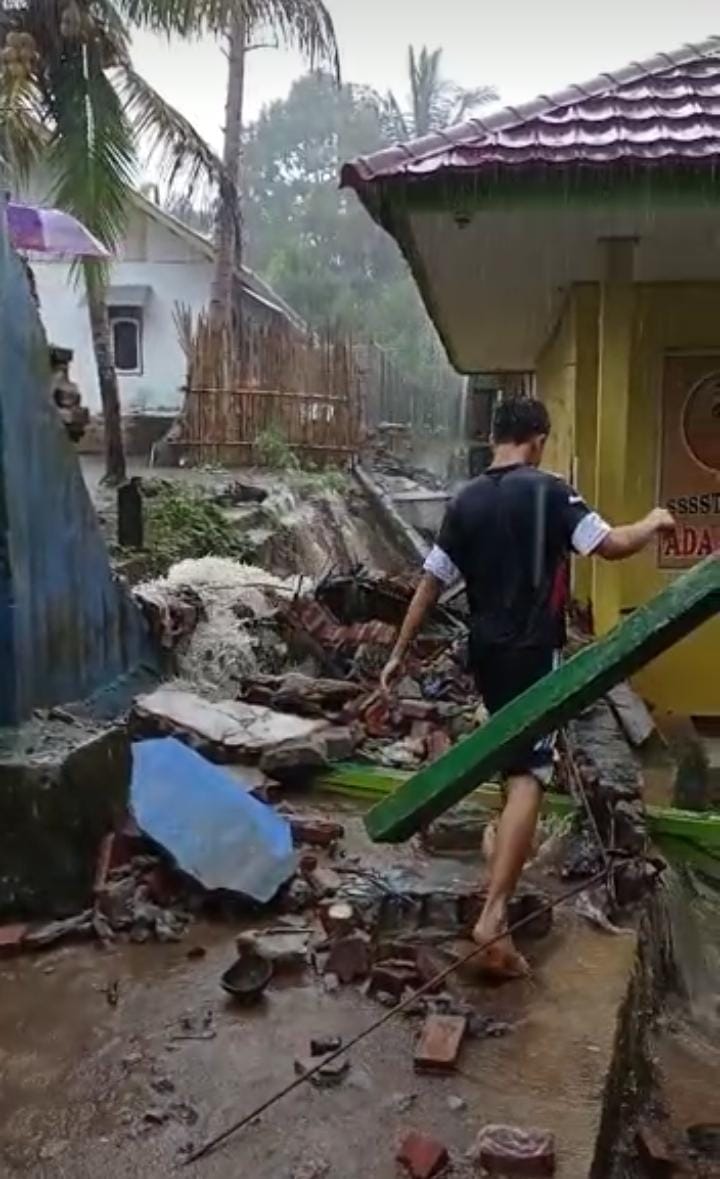 Bangunan SMKN 2 Bengkulu Utara Jebol