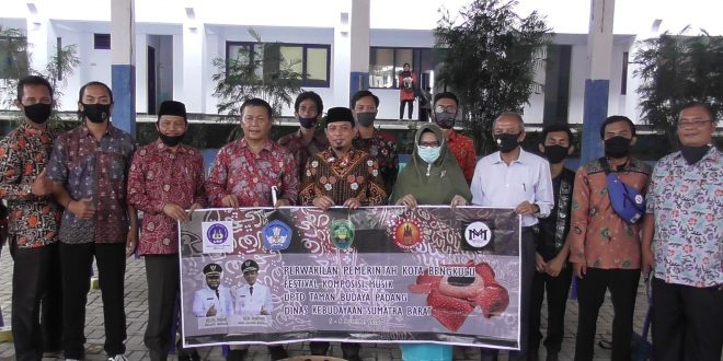 Wakil Wali Kota Bengkul Lepas Tim Perkusi Berkompetisi ke Padang