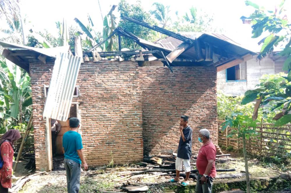 Bakar Sampah, Rumah Warga Kaur Terbakar