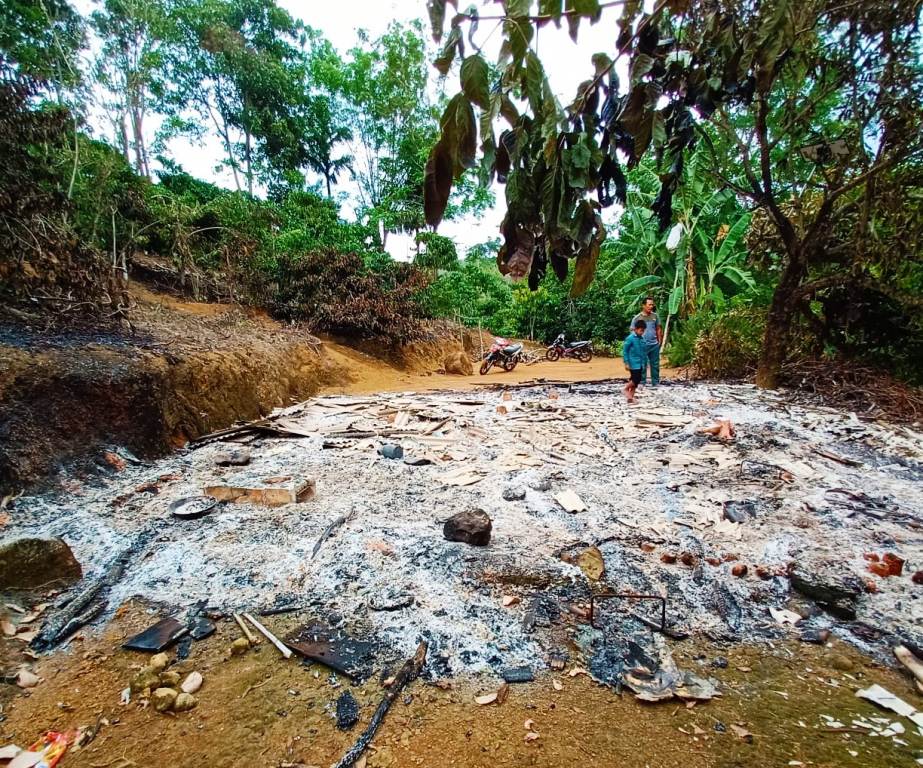 Ditinggal, Rumah Warga Nasal Ludes Terbakar