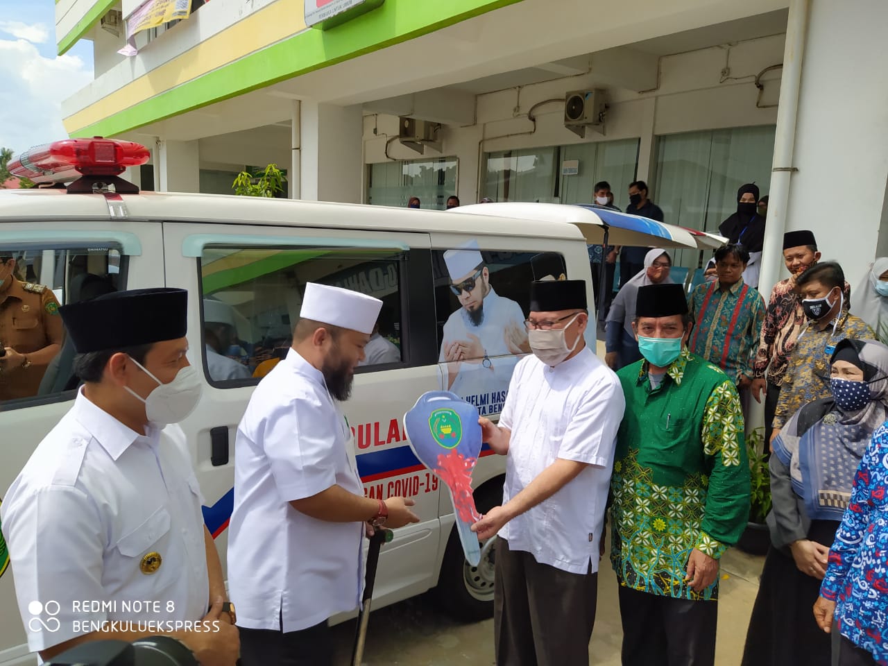 Walikota Berikan Bantuan Ambulan dan Minibus ke Kampus UMB