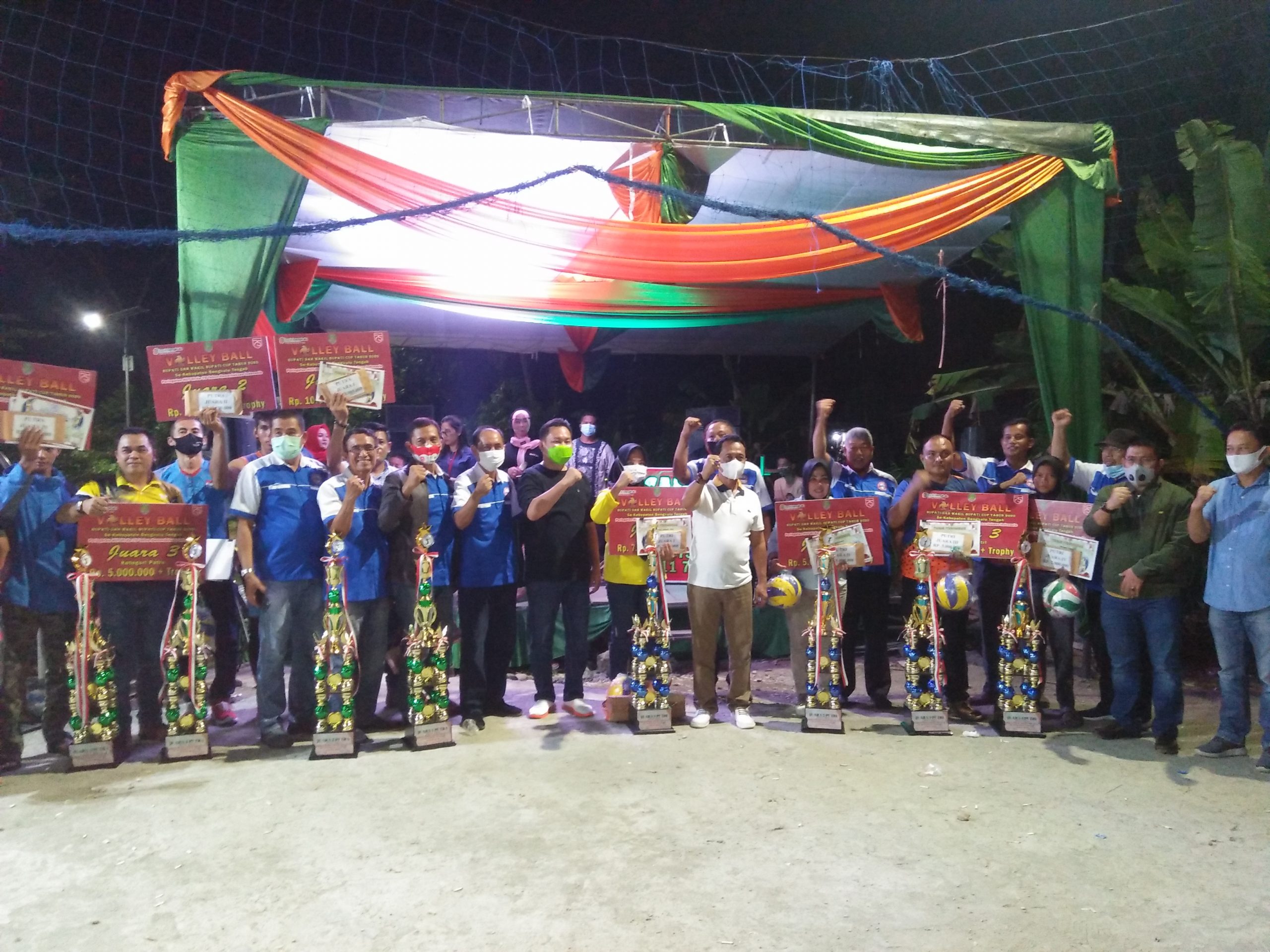 Tim Saka Alam Juara Turnamen Voli Bupati dan Wabup Benteng Cup
