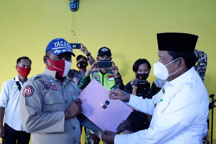 Bupati Bengkulu Utara Serahkan Motor Dumlap