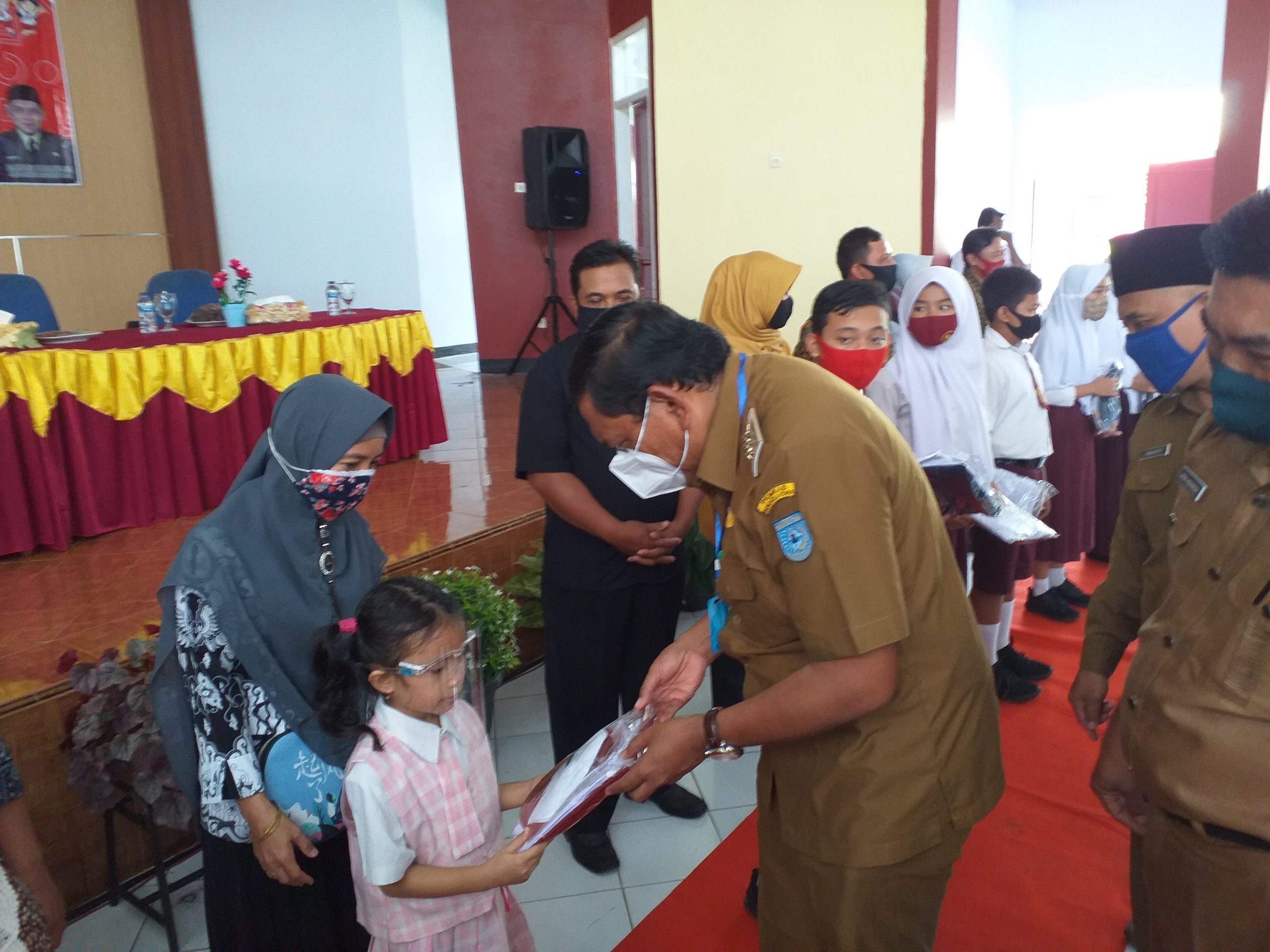 Pembagian Seragam Gratis di Bengkulu Utara Rampung