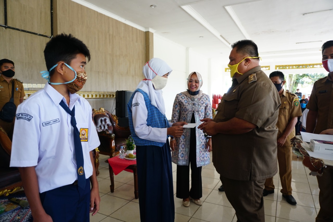 Ratusan Pelajar Bengkulu Selatan Terima Bea Siswa GNOTA