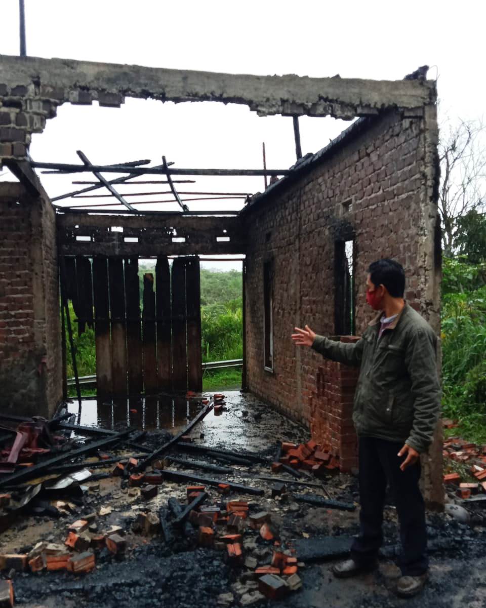 Rumah Warga Rimbo Pengadang Diduga Dibakar OTD