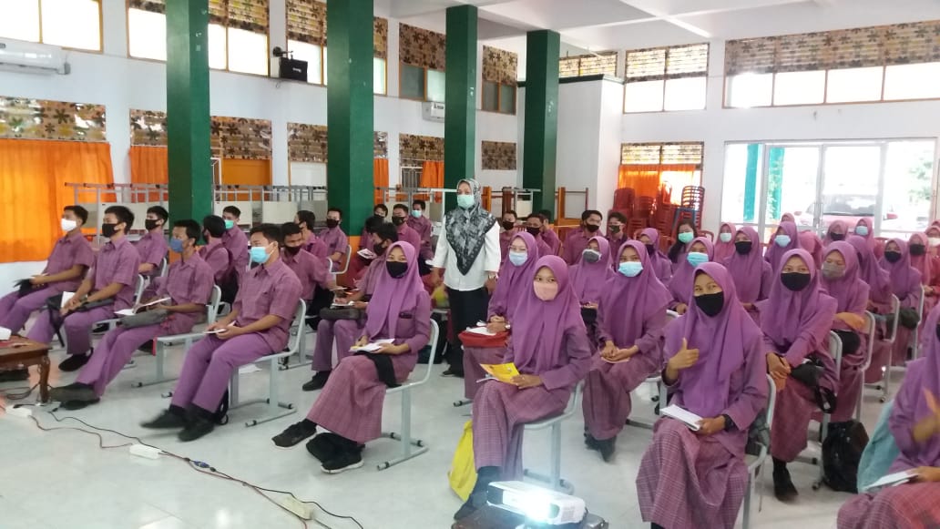 Alfamart Mengajar di SMKN 1 Kota Bengkulu