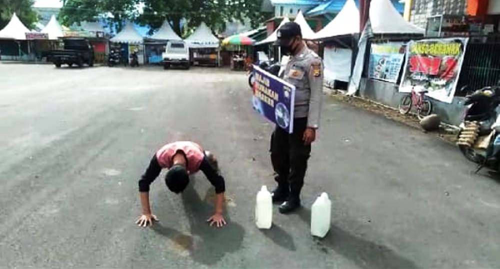 Tak Pakai Masker, Warga Kaur Disanksi Push Up