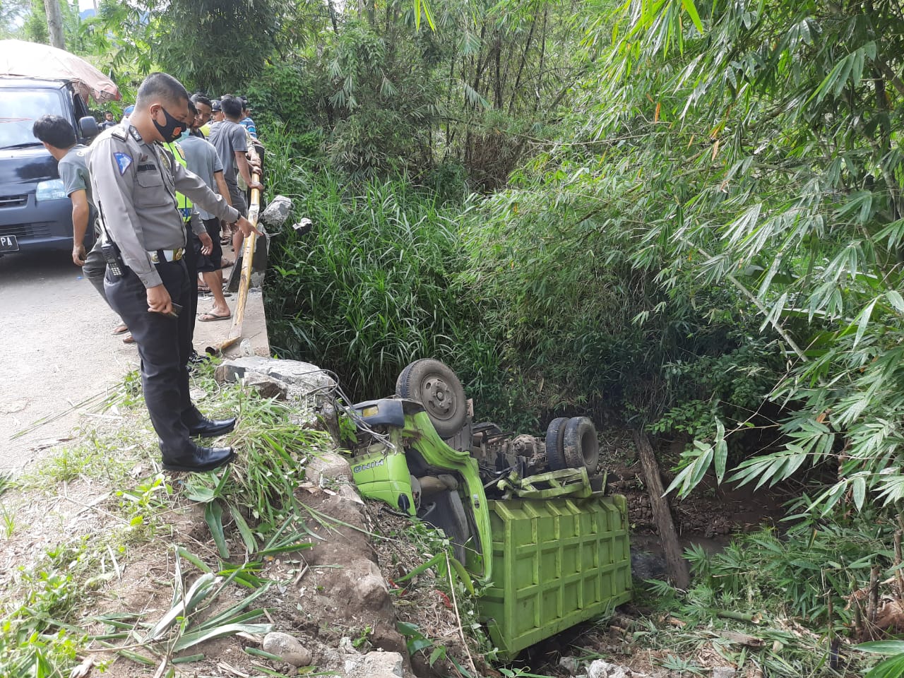 Lepas Kendali, Truk di Kepahiang Masuk Jurang