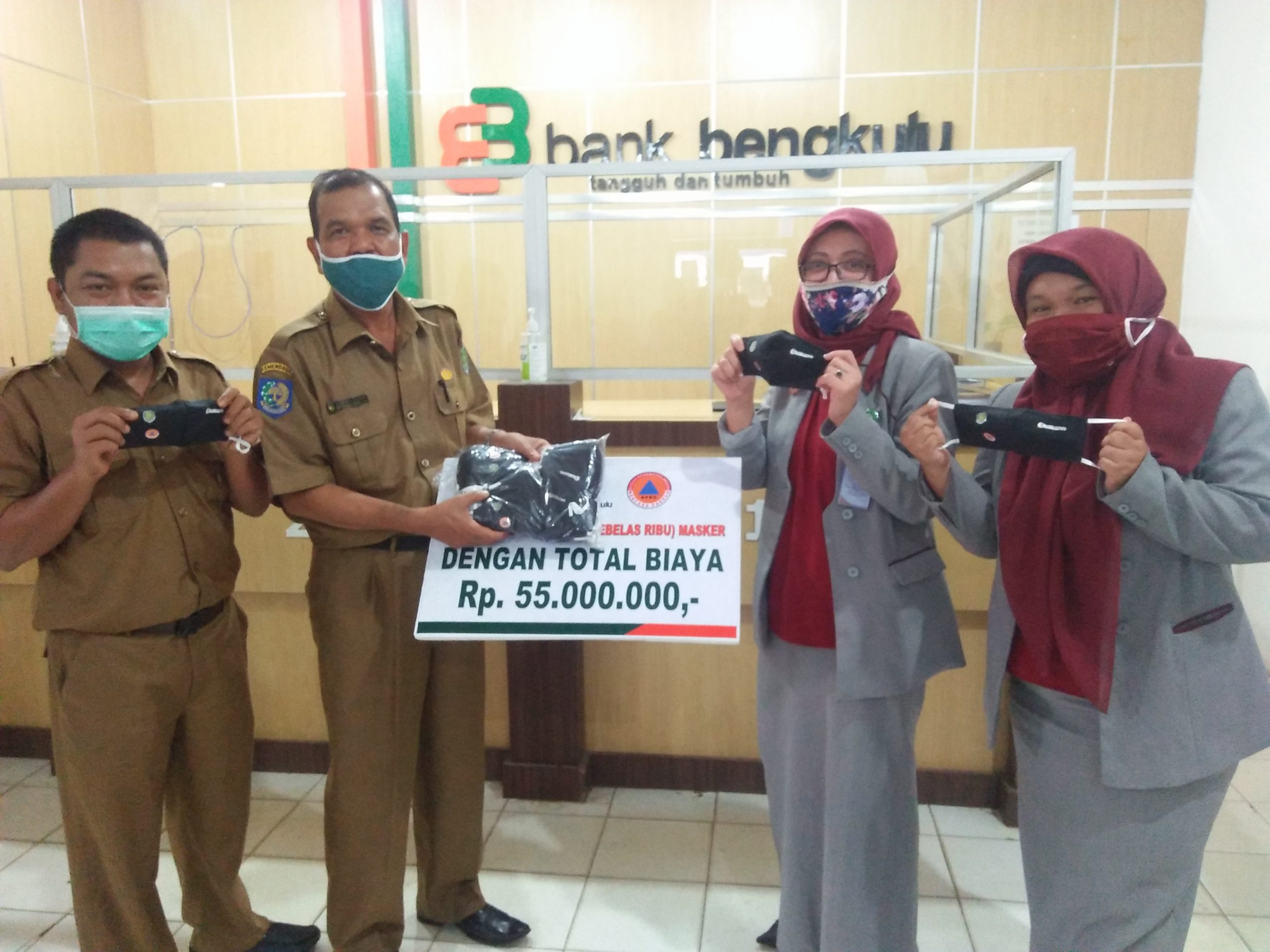 Bank Bengkulu Cabang Karang Tinggi Berikan 11 Ribu Masker