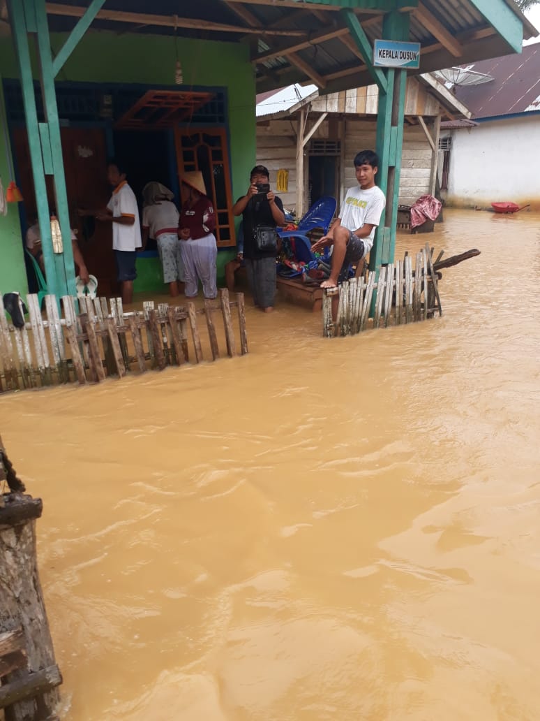 BS Dilanda Banjir, Longsor, Jalan Putus dan Perahu Hanyut