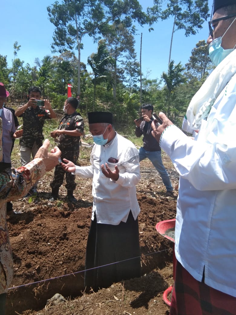 Sumbang Pesantren Irsyadut Tholibin Kepahiang, Ustad Jayan Lelang Sorban