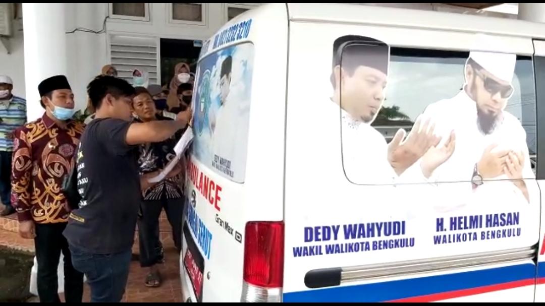 Patuhi Aturan, Pemkot Bengkulu Tutup Gambar Helmi Hasan di 19 Unit Ambulan
