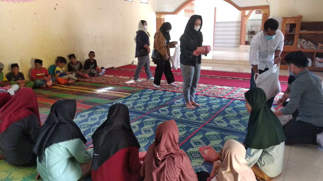 Meiva Agusrin Santuni Anak Yatim dan Dhuafa