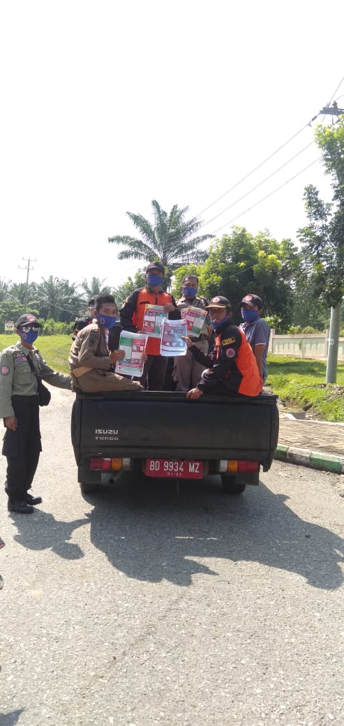 Imbau Warga BS Patuhi Prokes, Bagikan Masker dan Stiker