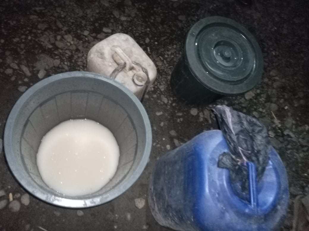 Puluhan Liter Tuak Hasil Razia Pekat Polsek Muara Bangkahulu Dimusnahkan