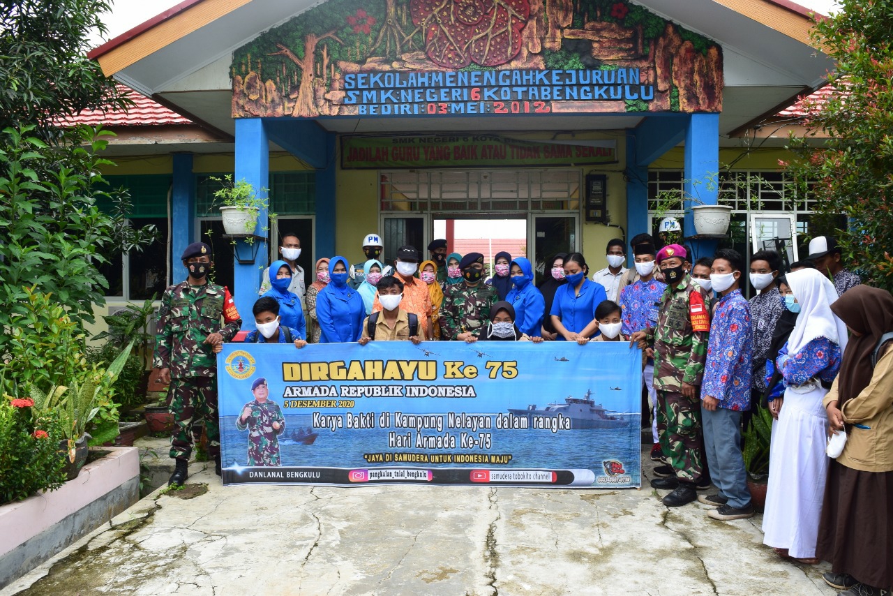 Peringati HUT ke 75 Dimasa Pandemi, Lanal Bengkulu Lakukan Penyemprotan Disinfektan