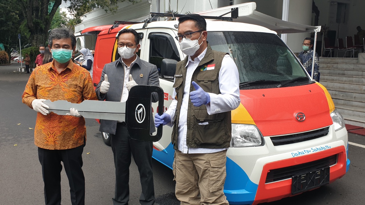 Peduli Kesehatan Masyarakat, Daihatsu Donasikan 2 Unit Modifikasi, Gran Max untuk Mobil Klinik ke Pemprov Jawa