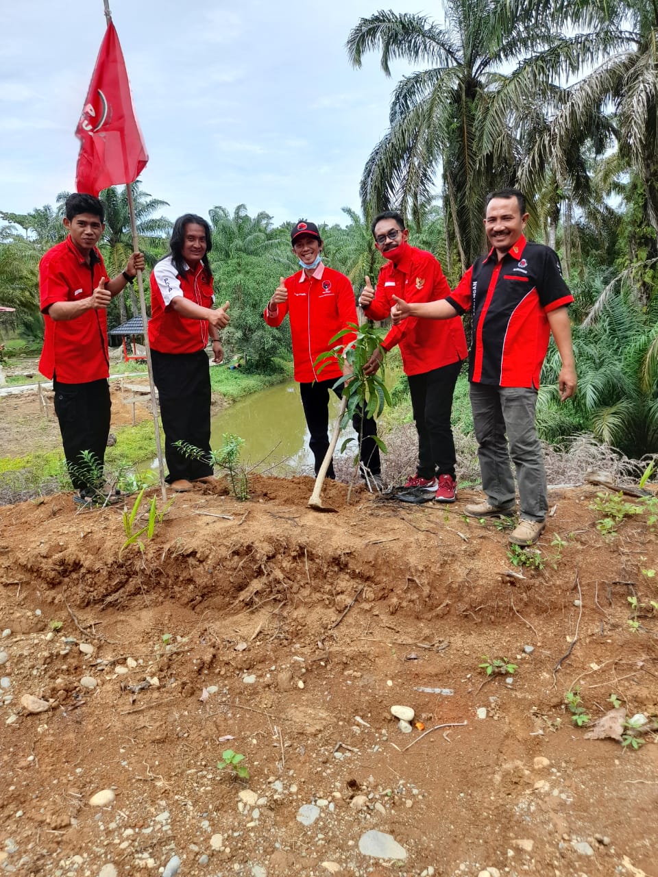 HUT 48, PDIP Kabupaten Mukomuko Peduli Lingkungan