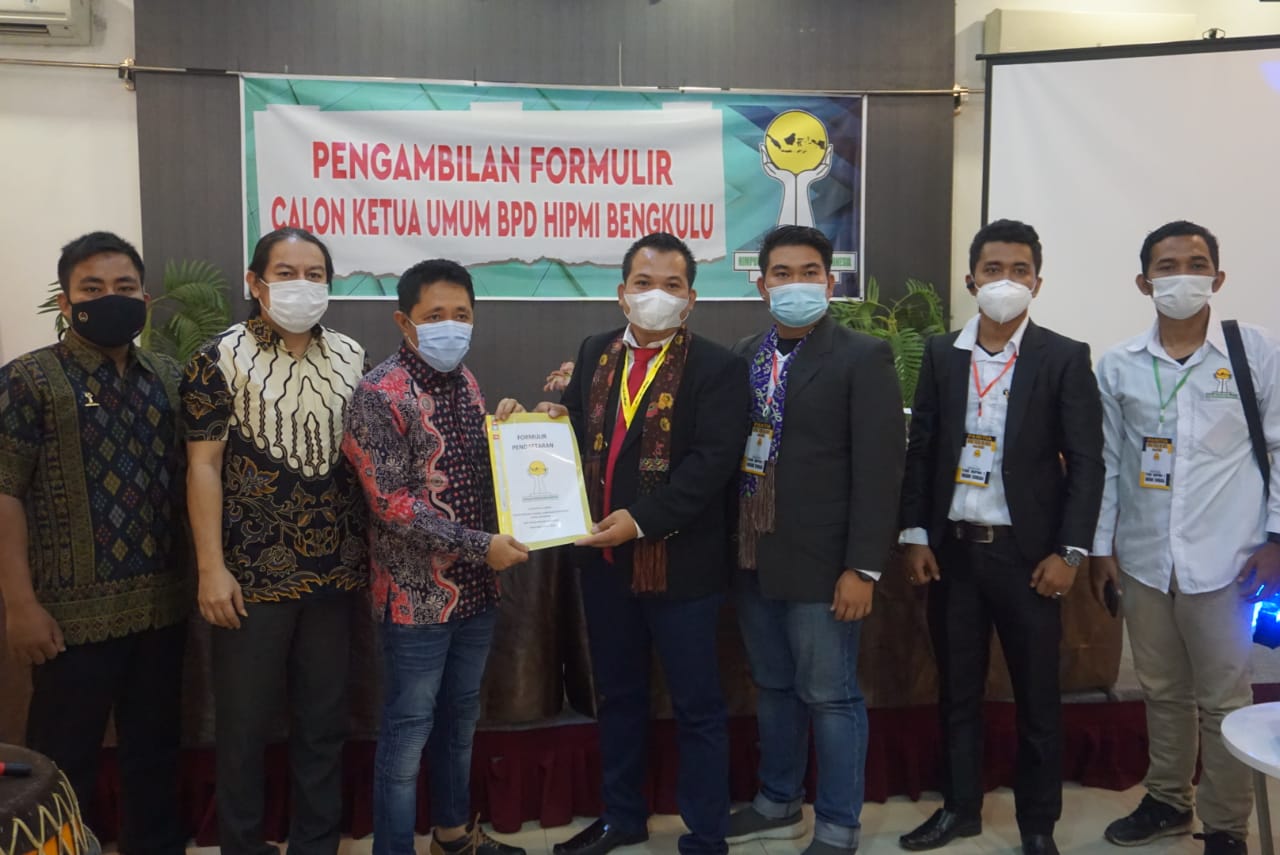 Ratusan Pendukung Antarkan Undang Sumbaga Daftar Caketum BPD Hipmi Provinsi Bengkulu.