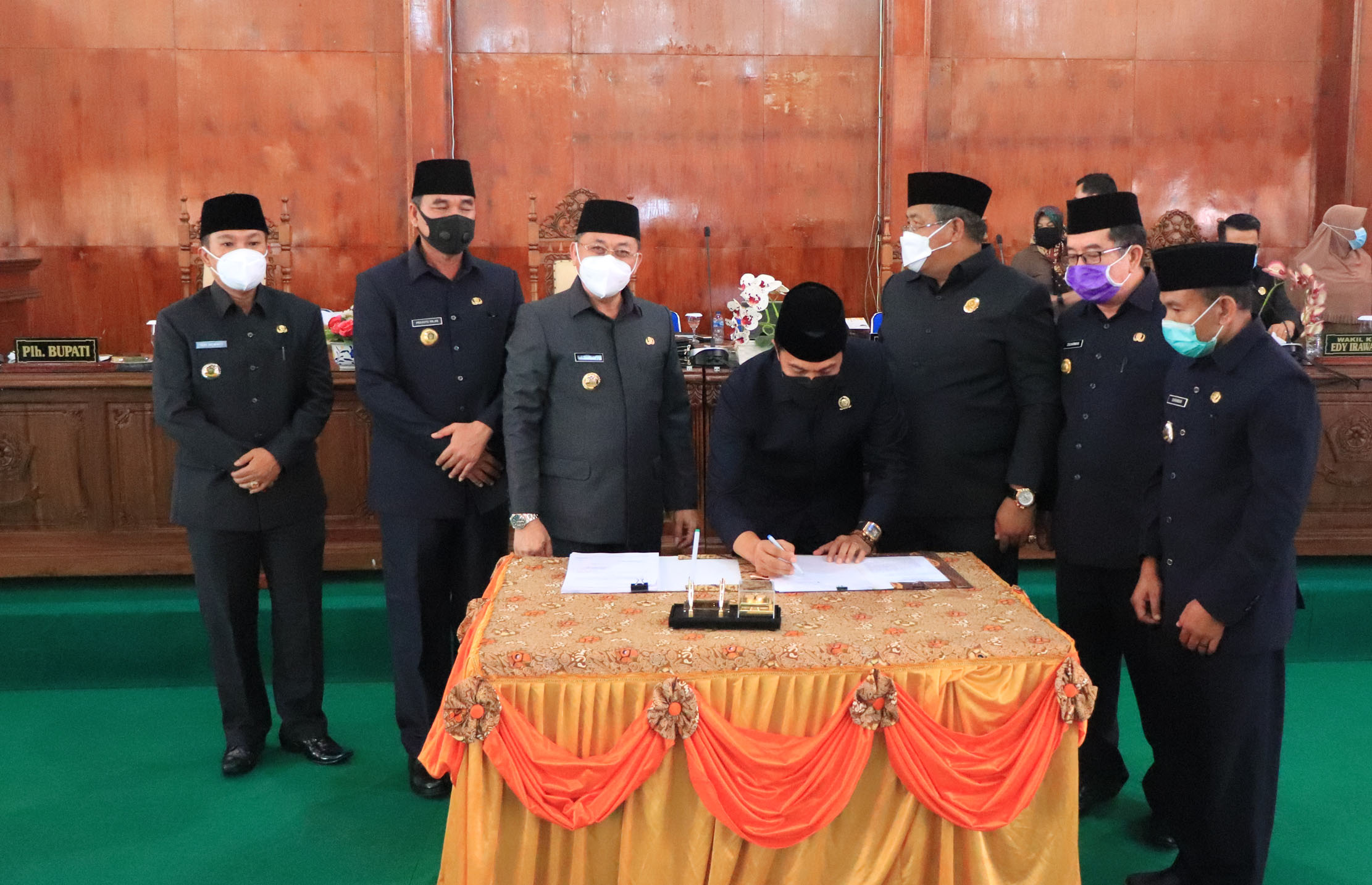 DPRD Rejang Lebong Sahkan Lima Raperda Jadi Perda