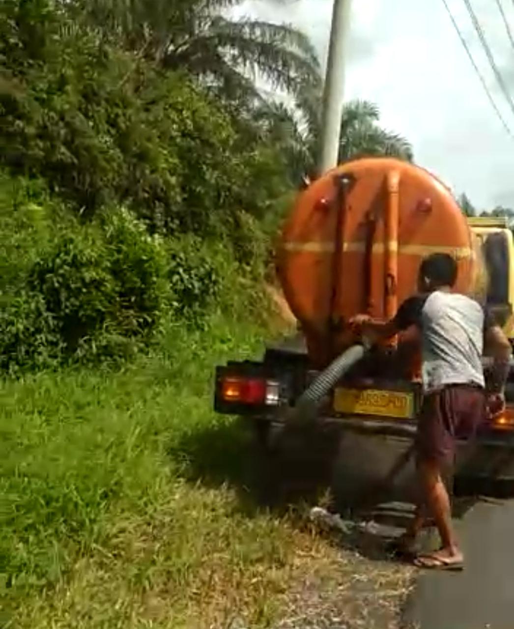 Petugas DLH Dapati Mobil Sedot Tinja Buang Limbah Sembarangan